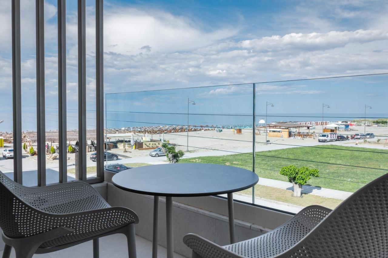 Апарт готель Pantheon Sea View Неї-Порі Екстер'єр фото